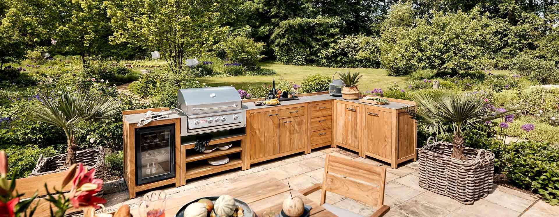 3_1920x747_Teaser-Outdoorküchen_22027_Niehoff-Garden_Fotoproduktion_Outdoorkueche_Hof-Rockel_2022_001_bearbeitet.jpg